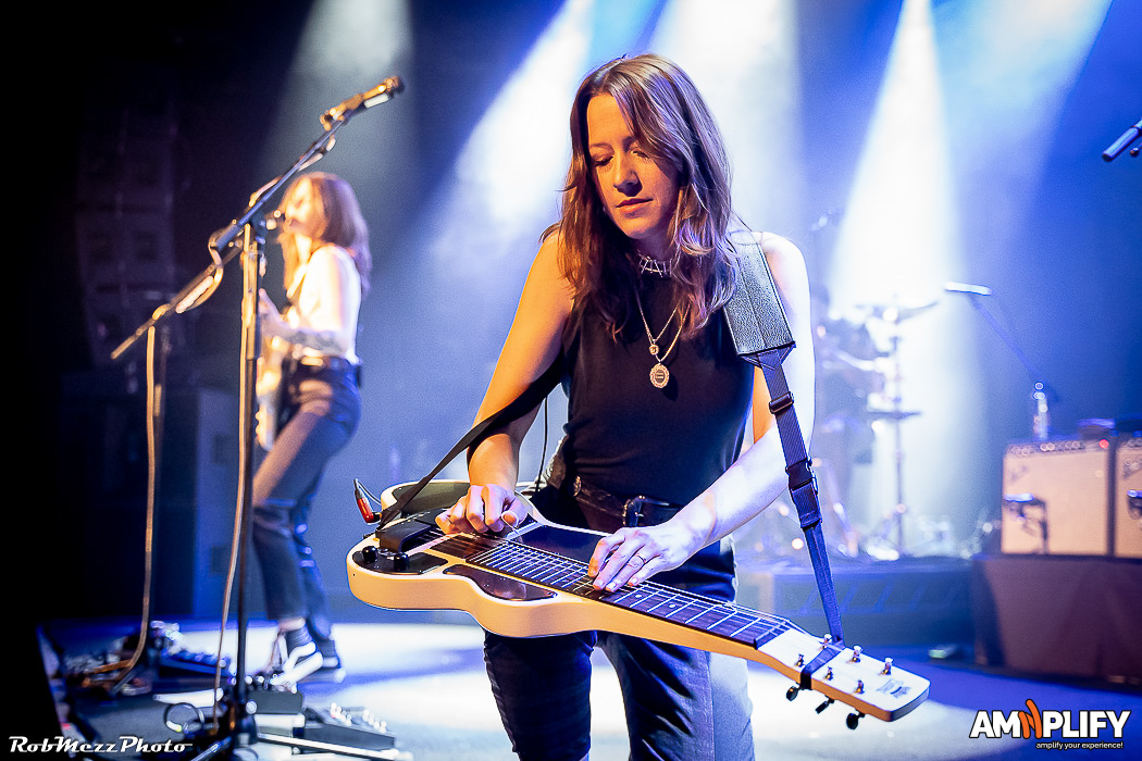 LARKIN POE