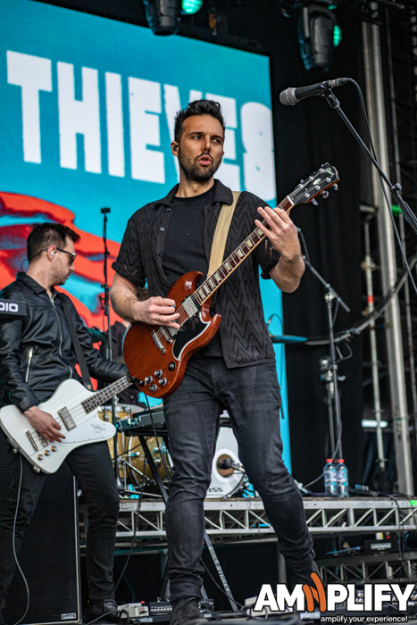 Nothing But Thieves