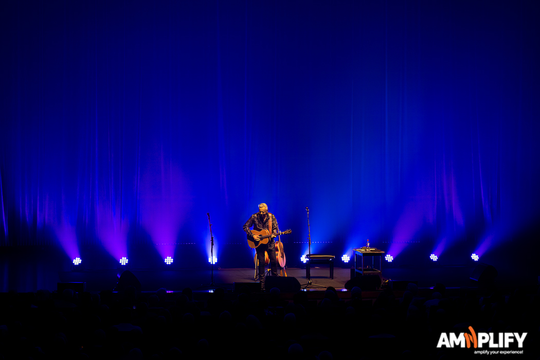 TOMMY EMMANUEL