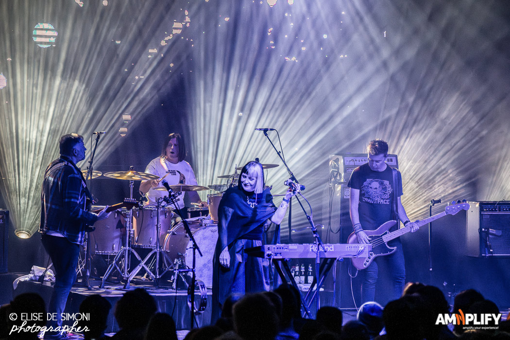 SLOWDIVE