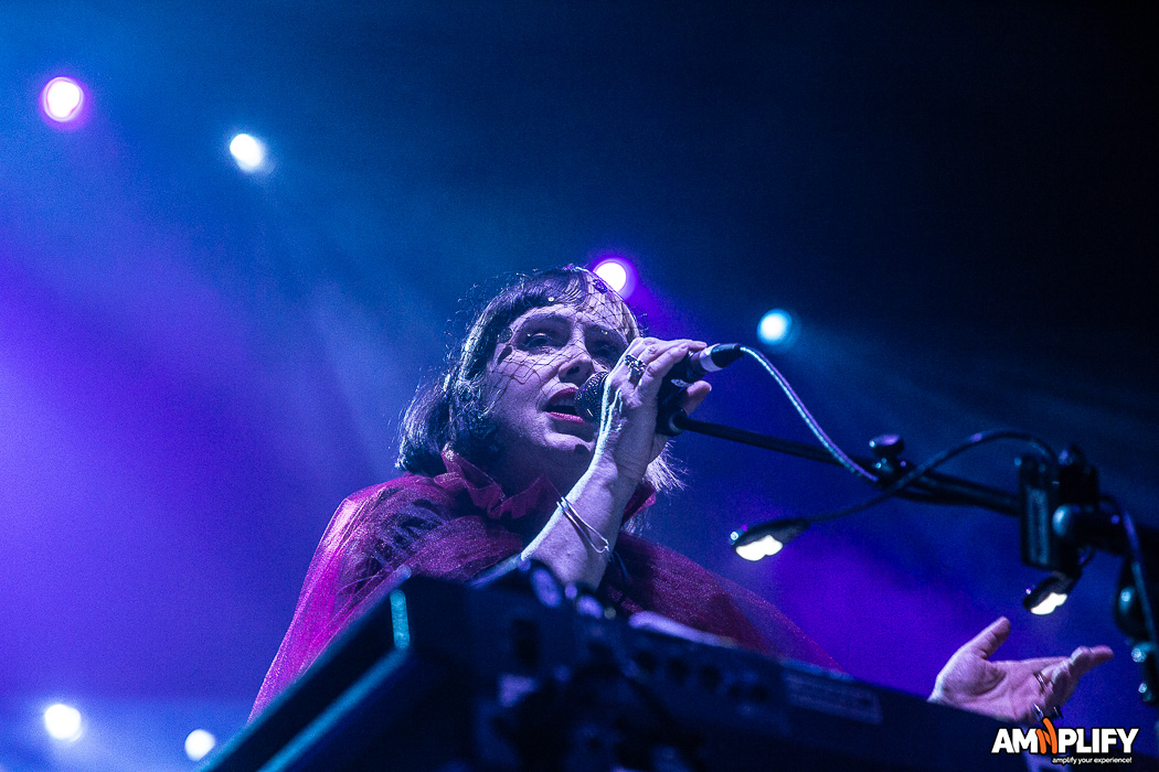 SLOWDIVE