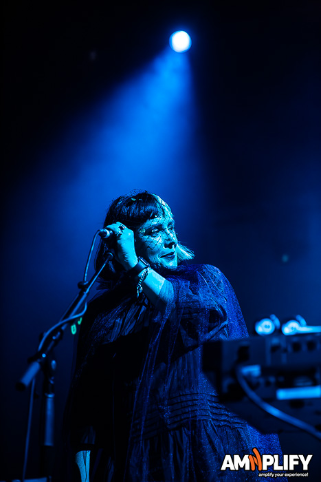 SLOWDIVE
