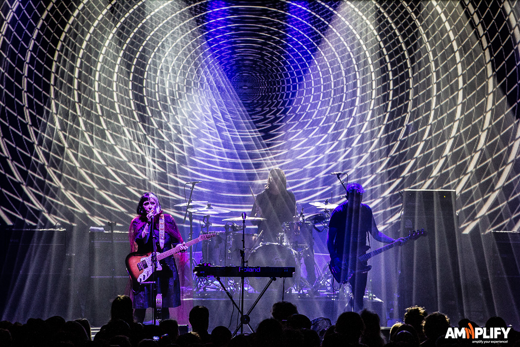 SLOWDIVE