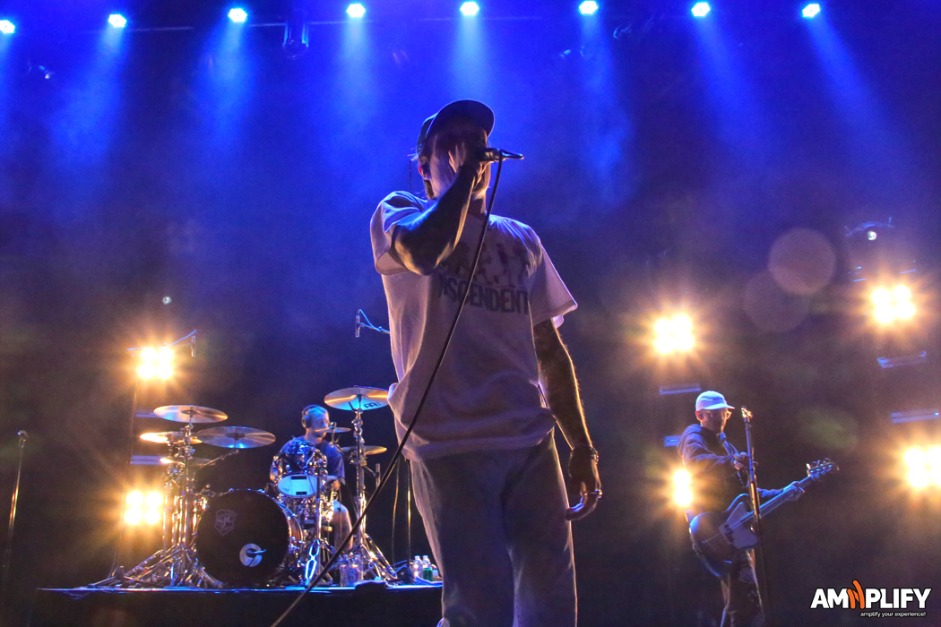 NECK DEEP