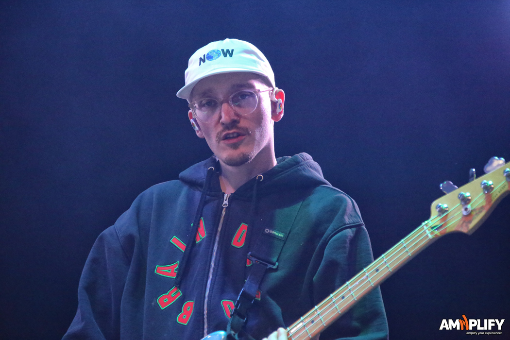 NECK DEEP