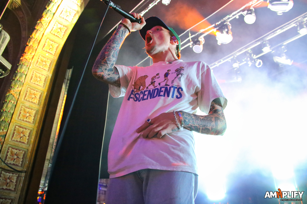 NECK DEEP