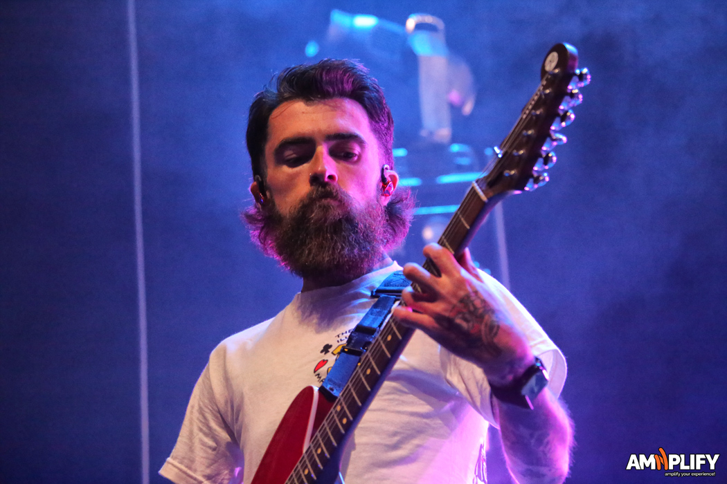 NECK DEEP