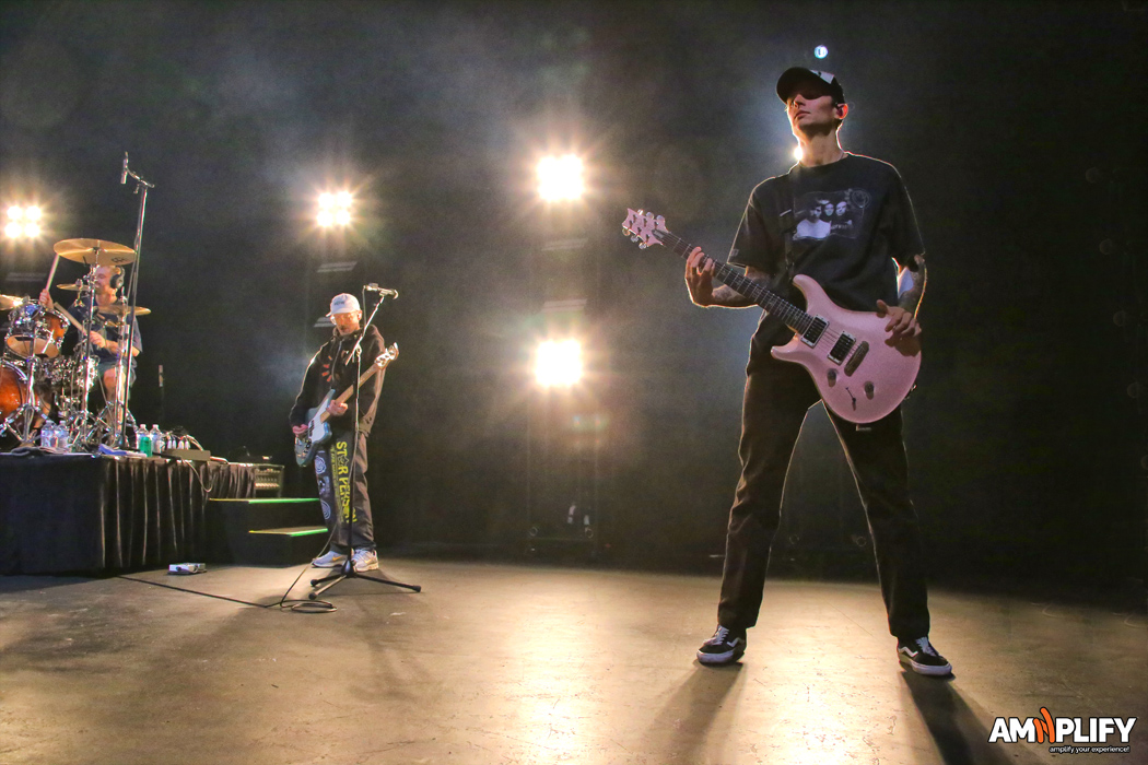 NECK DEEP