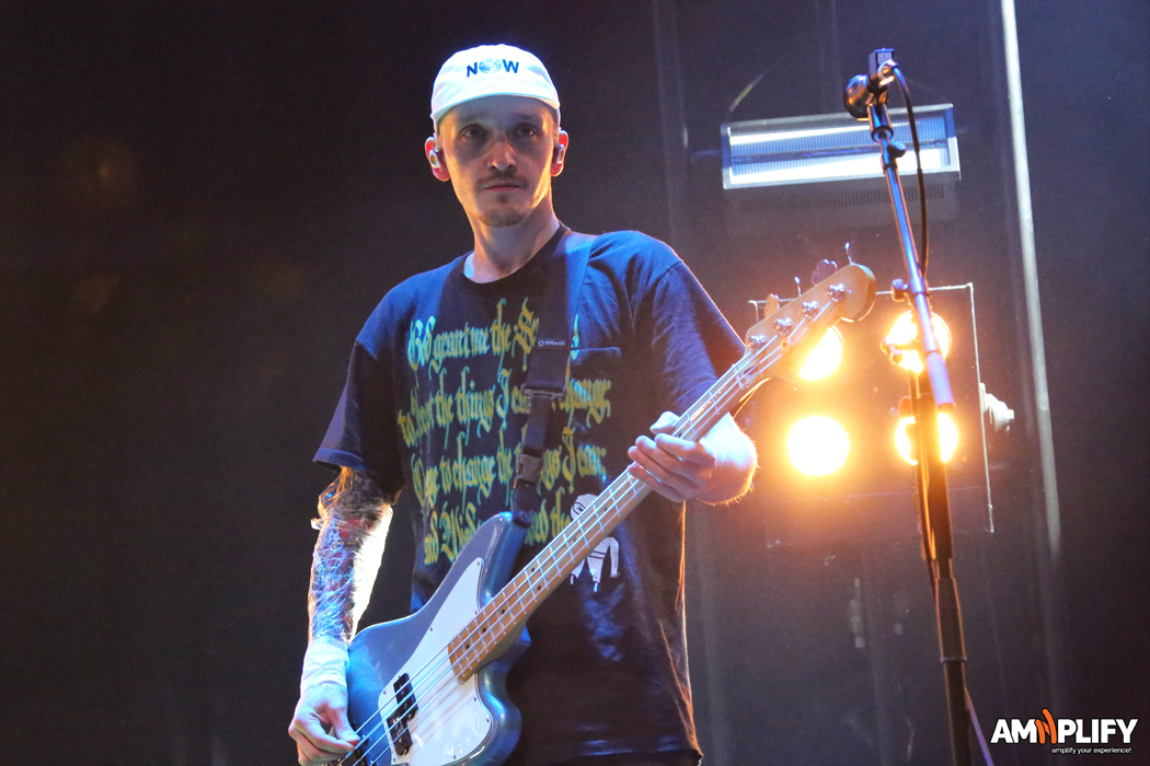 NECK DEEP