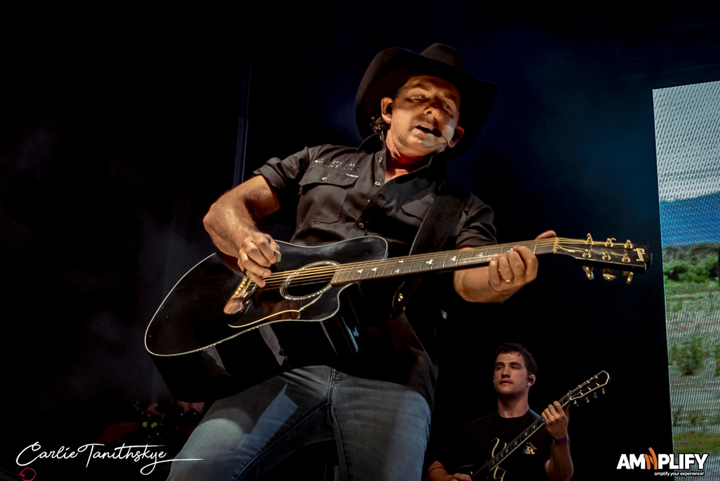 LEE KERNAGHAN
