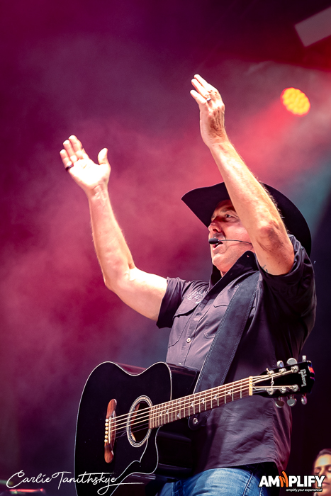 LEE KERNAGHAN