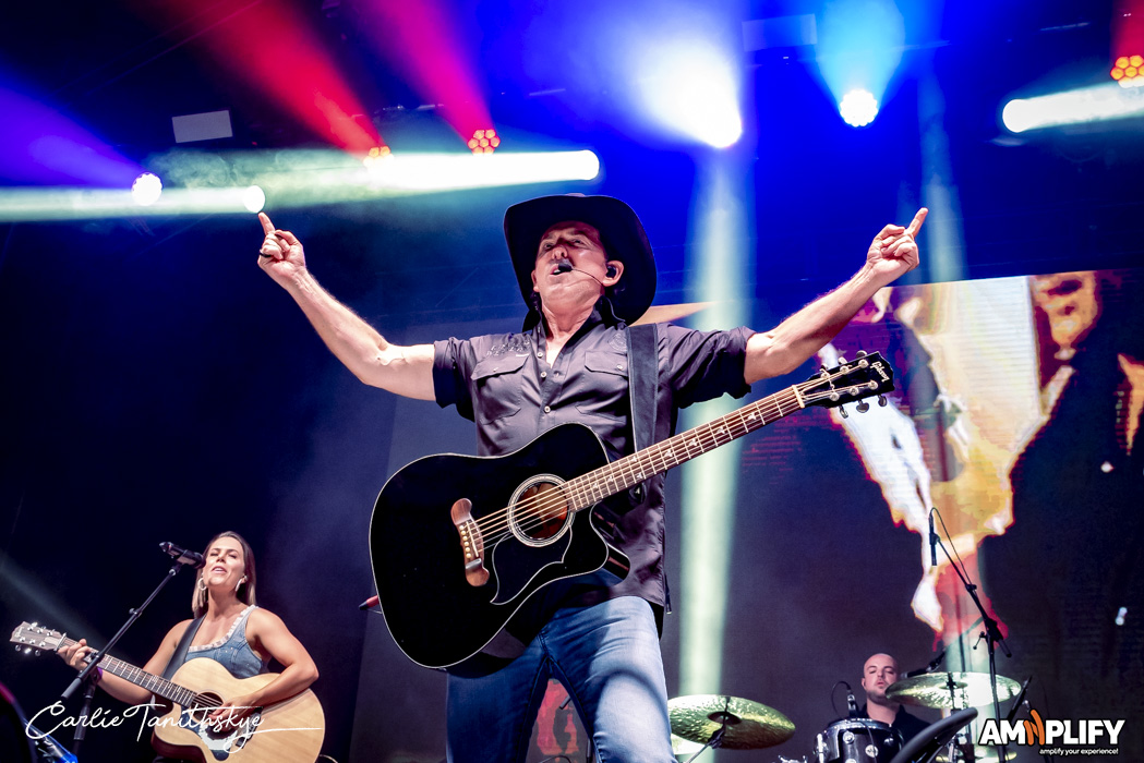 LEE KERNAGHAN