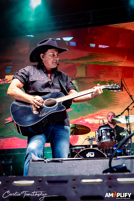 LEE KERNAGHAN