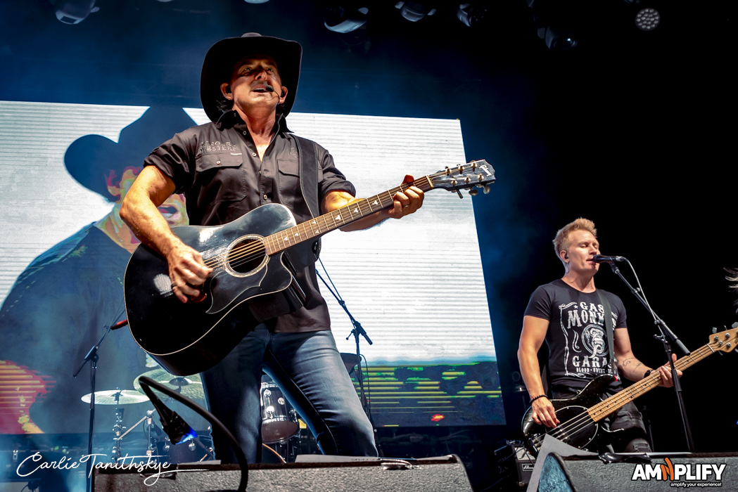 LEE KERNAGHAN
