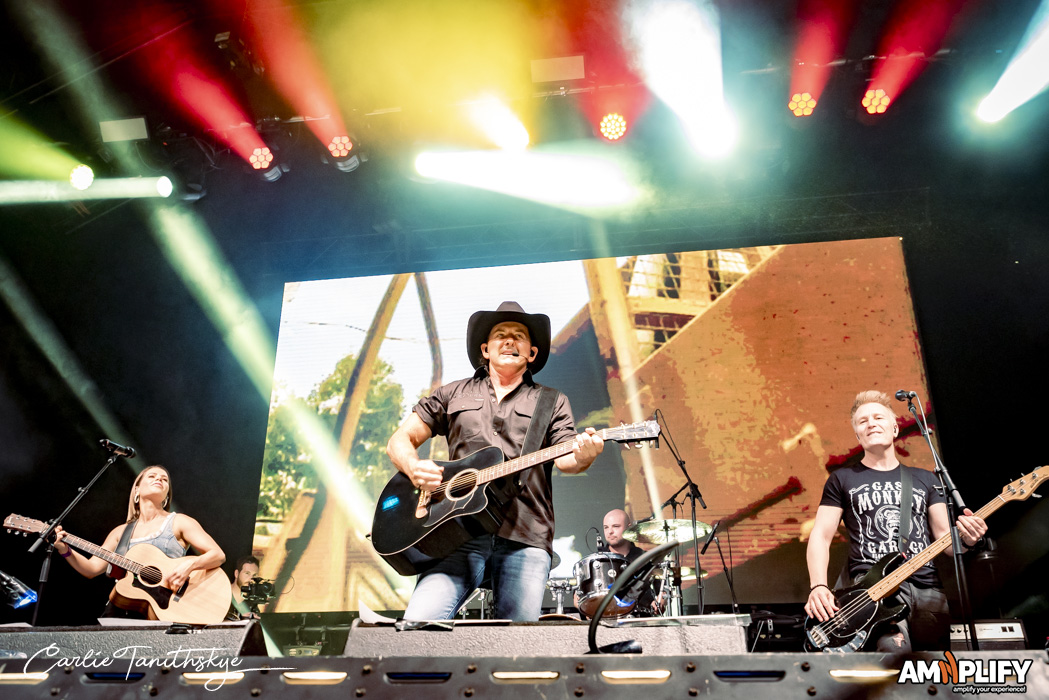LEE KERNAGHAN