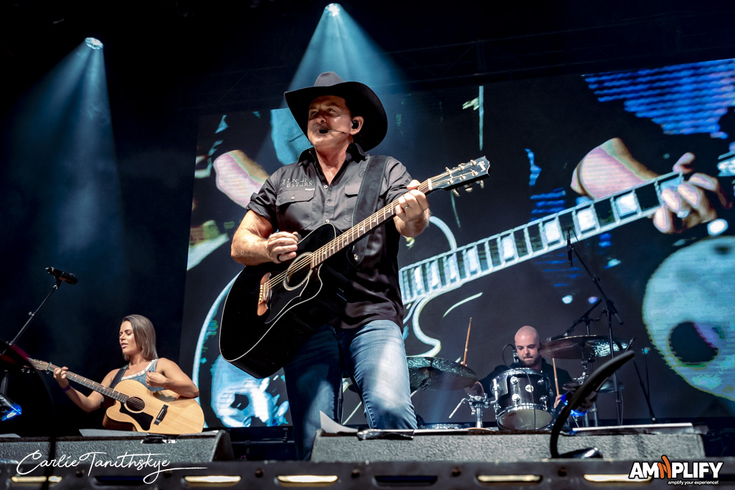 LEE KERNAGHAN