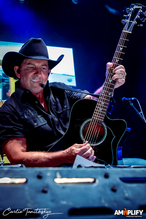LEE KERNAGHAN