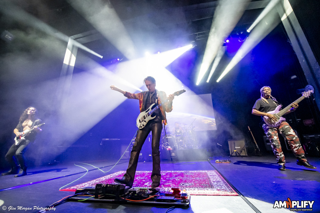 STEVE VAI
