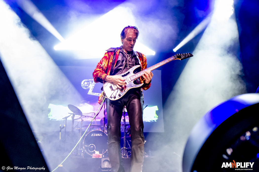 STEVE VAI