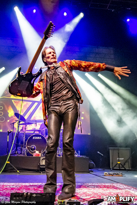 STEVE VAI