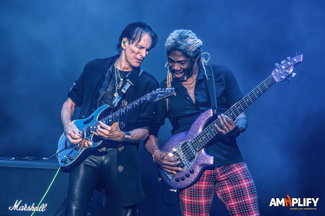 STEVE VAI