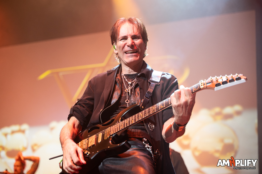 STEVE VAI