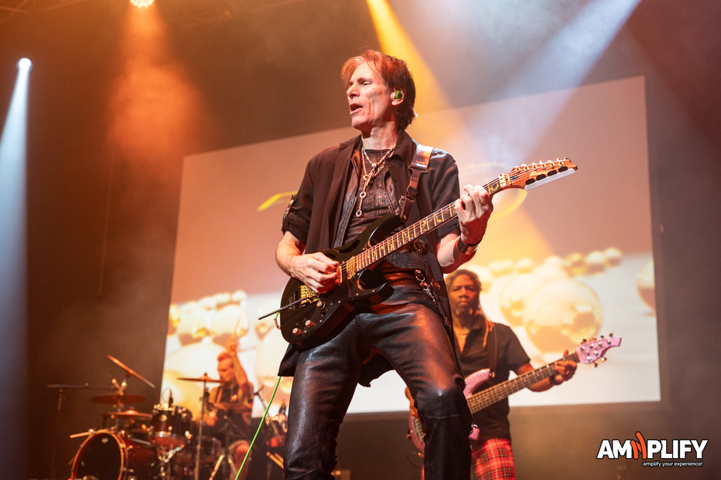 STEVE VAI