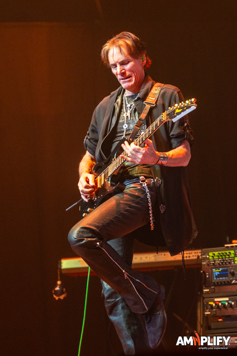 STEVE VAI