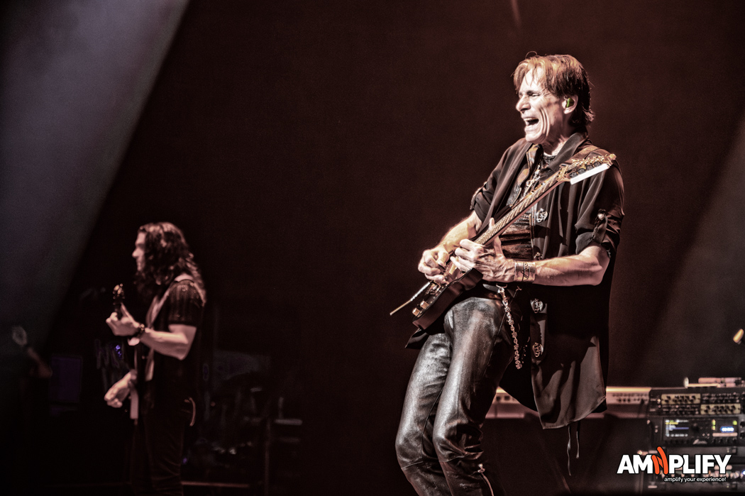 STEVE VAI