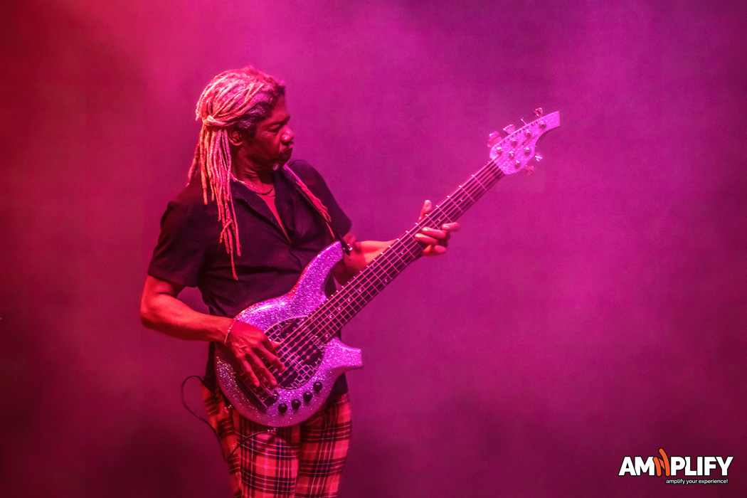 STEVE VAI