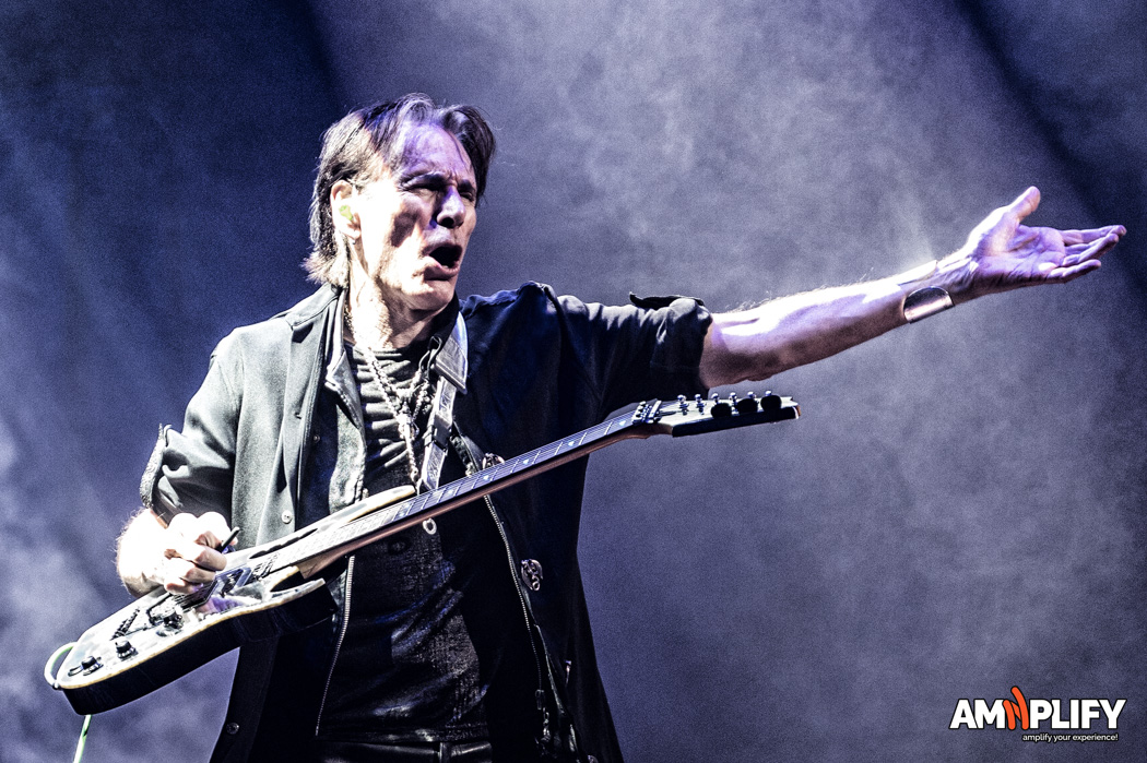 STEVE VAI