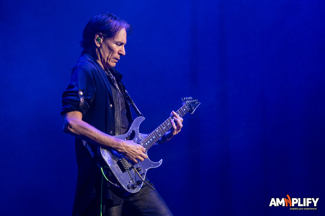 STEVE VAI