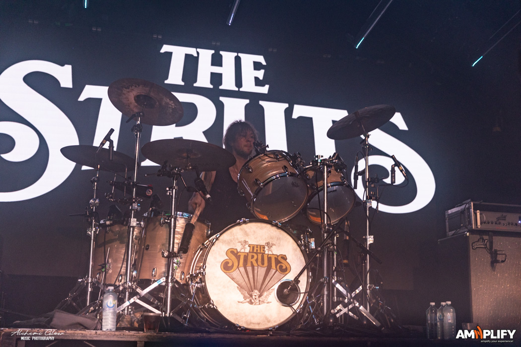 THE STRUTS