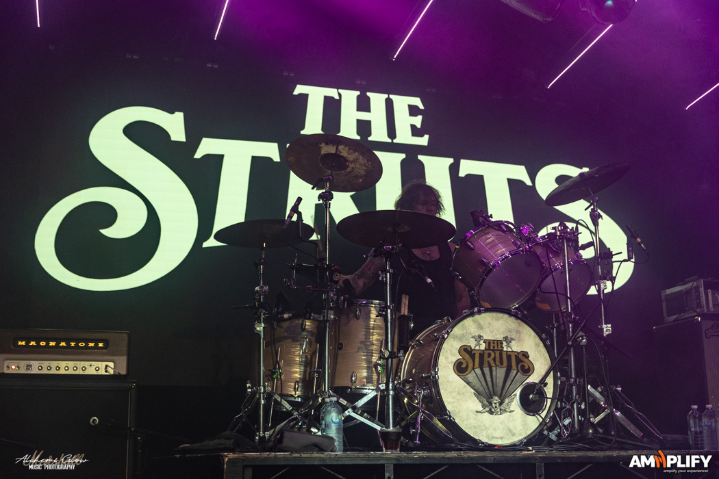 THE STRUTS