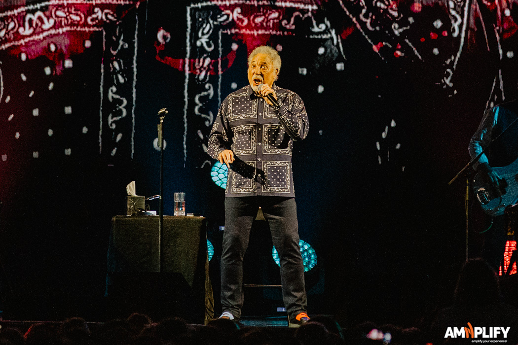 TOM JONES