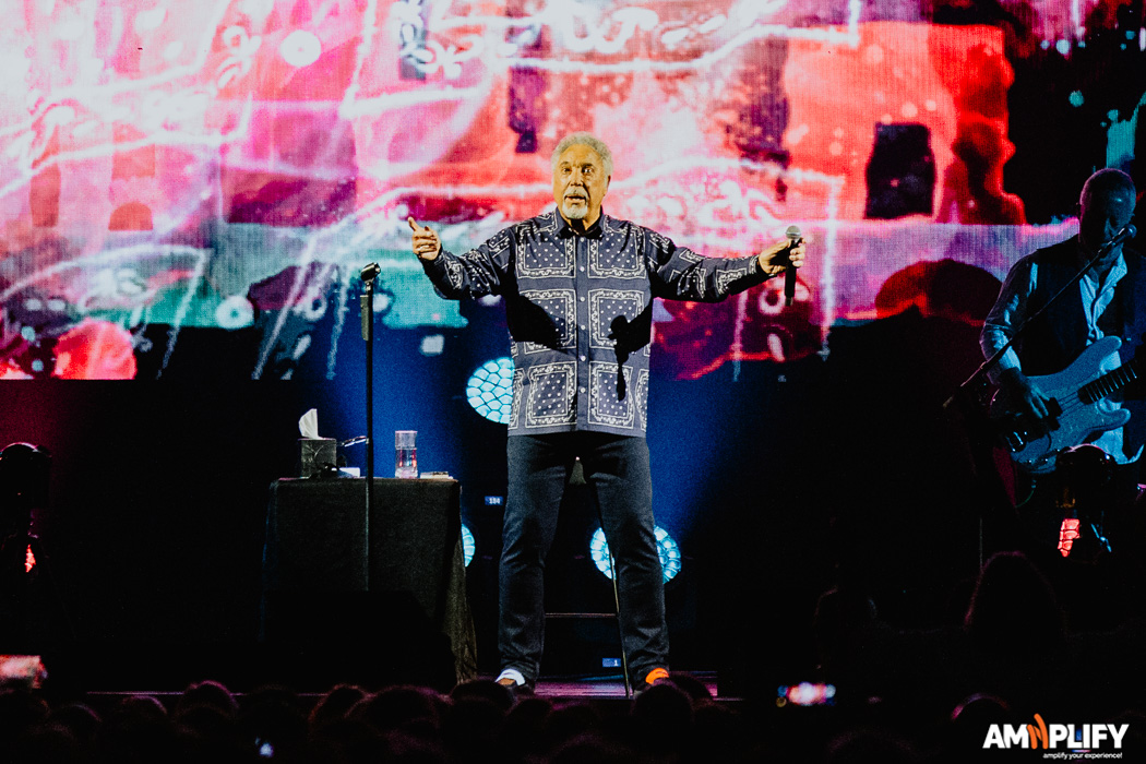 TOM JONES