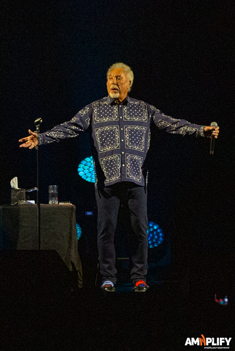 TOM JONES
