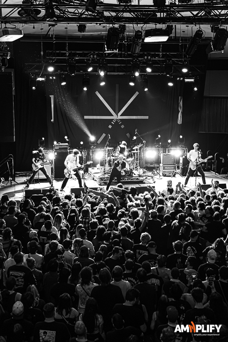 TOUCHE AMORE