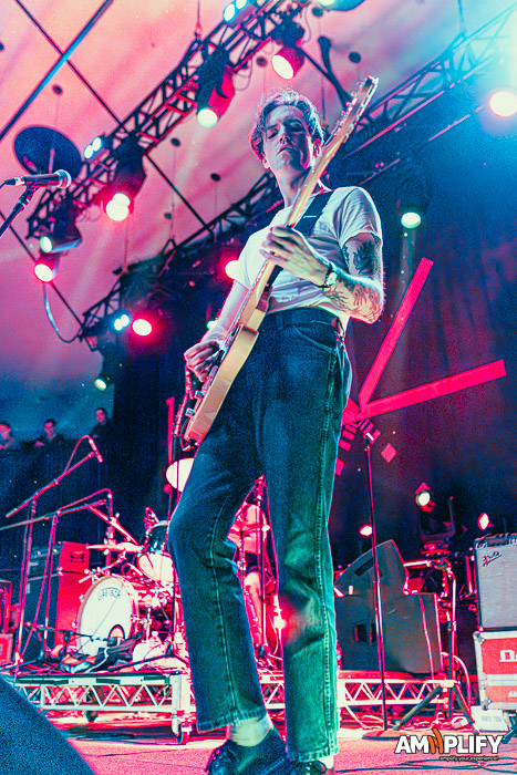 TOUCHE AMORE