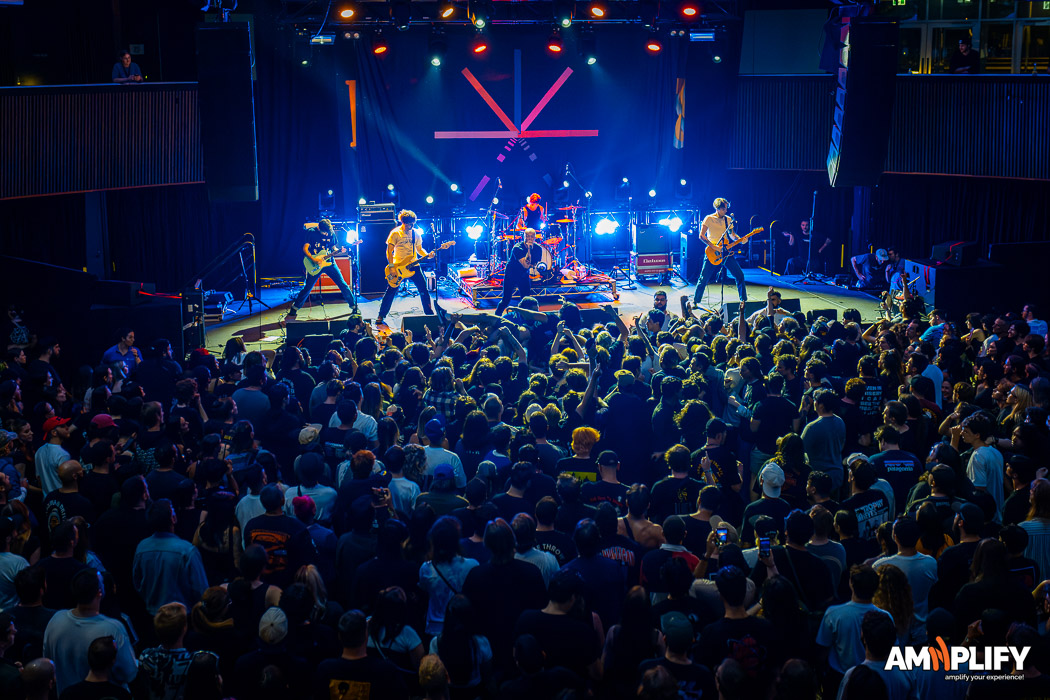 TOUCHE AMORE